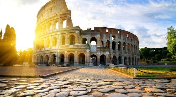 Colosseum in Rome کولوسئوم باستانی در رم، ایتالیا