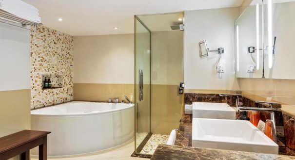 Crowne Plaza Muscat1