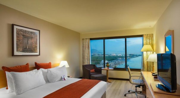 Crowne Plaza Muscat10