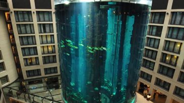 انفجار آکواریوم در لابی هتل «رادیسون بلو»