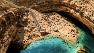 استخر طبیعی بیمه در مسقط