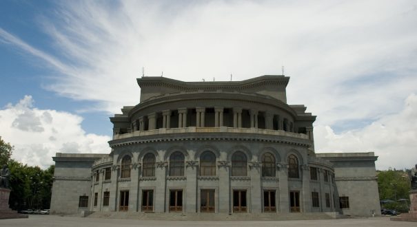 Yerevan Opera Hall2 تاریخ این خانه اپرا