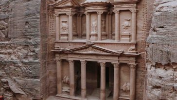 هجوم گردشگران به اردن