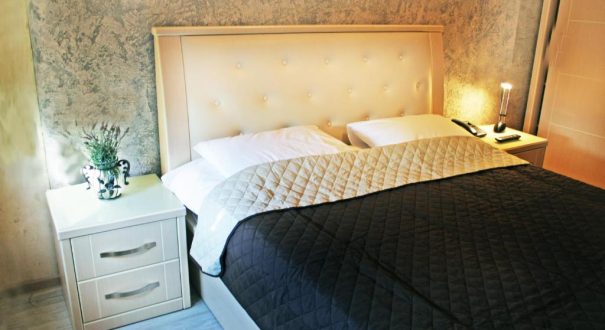 Double Room with Balcony اتاق دبل دارای بالکن هتل واین تفلیس