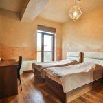 اتاق توئین دارای بالکن هتل واین تفلیس